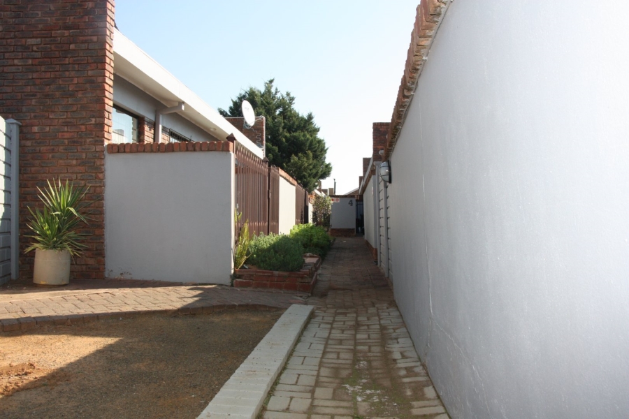 2 Bedroom Property for Sale in Pellissier Free State